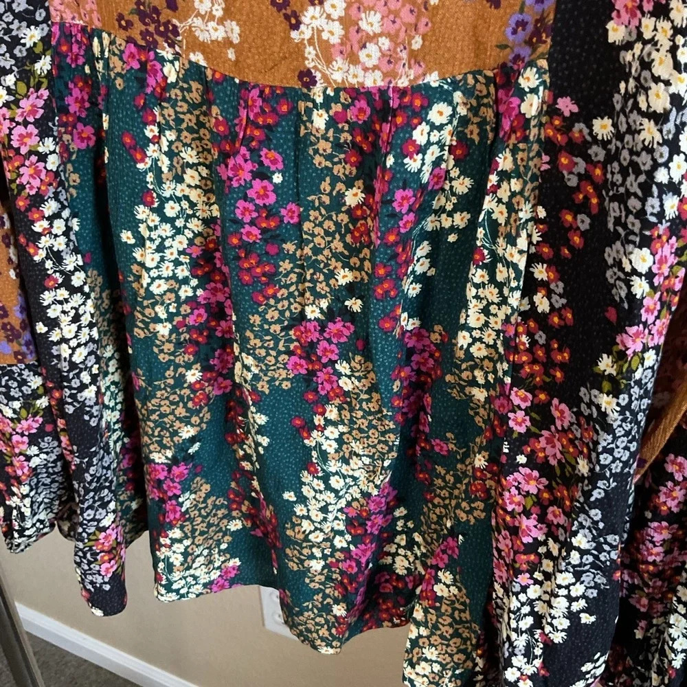 NWT Ces Femme Womens Boho‎ Floral Long sleeve Flowy Top Size Small - Picture 4 of 8